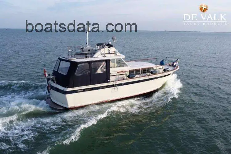 Chris-Craft Commander 47 Flush Deck Technical Data 