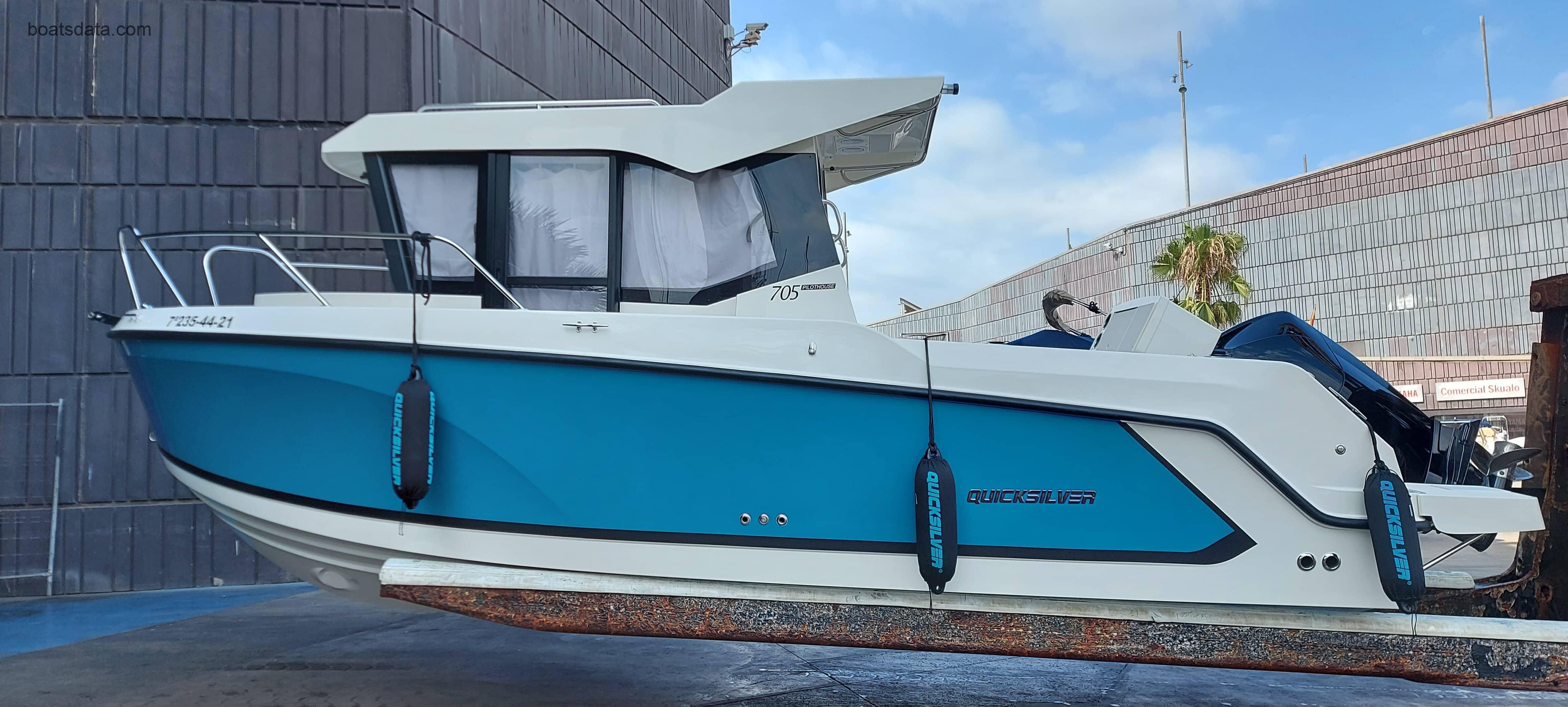 Quicksilver Captur 705 Pilothouse tv detailed specifications and features